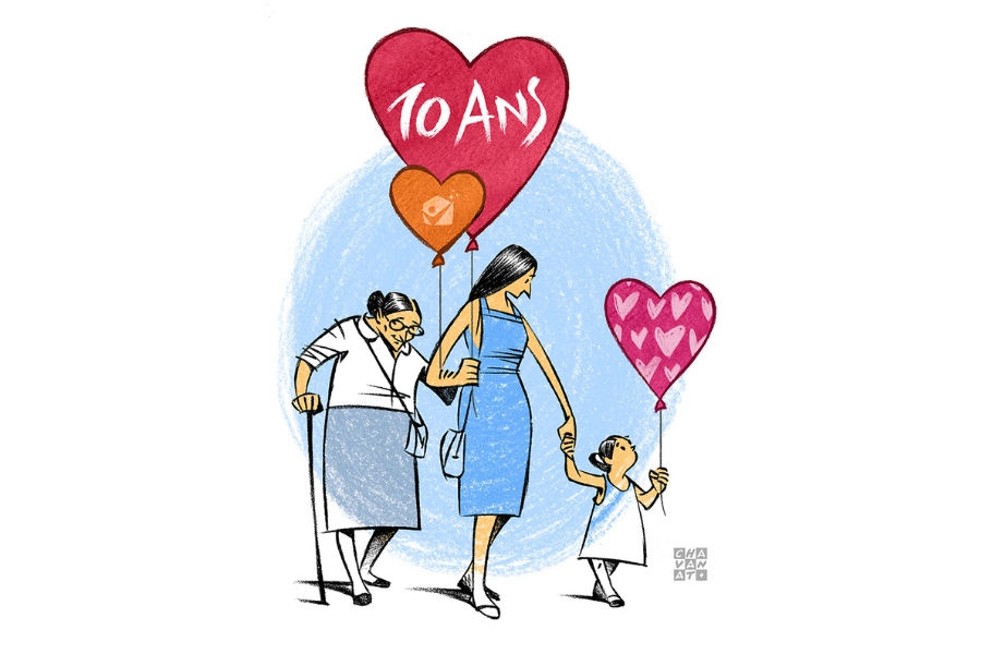 Une mère de famille accompagnée de sa petite fille et de sa mère âgée marchent en tenant des ballons au bout d'un fil. Le ballon de la mère de famille indique 
